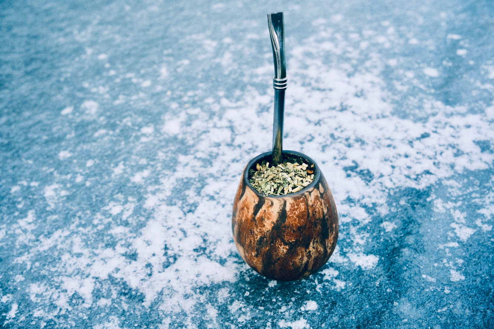 calabaza met bombilla op ijs - yerba mate